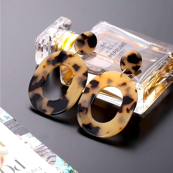 Tortoise Shell Pattern Earrings - Picture 1 of 7